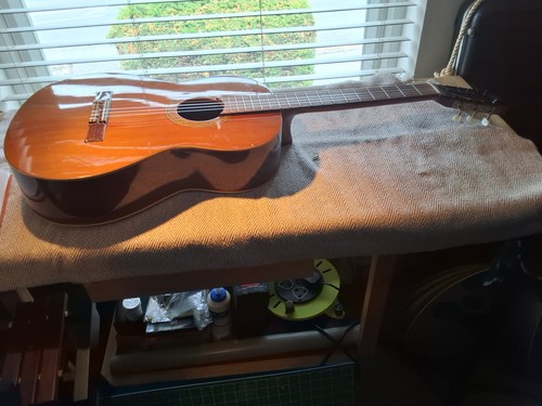 Alhambra classical guitar - c3,