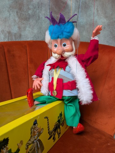 Pelham puppets king - king, 22