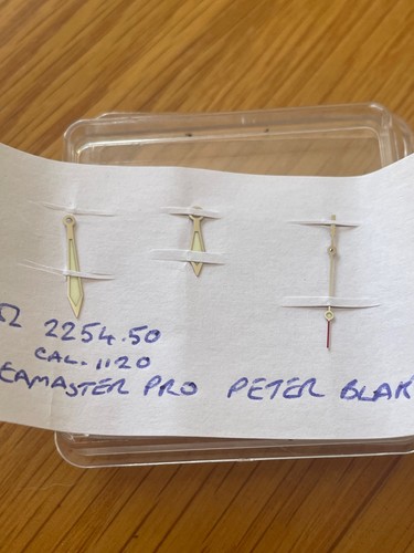 Genuine set used hands - set,