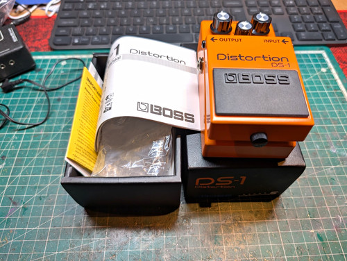 Boss analogue distortion - ds-1,