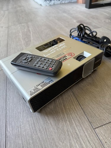 Hitachi cpx3 lcd - projector, vga