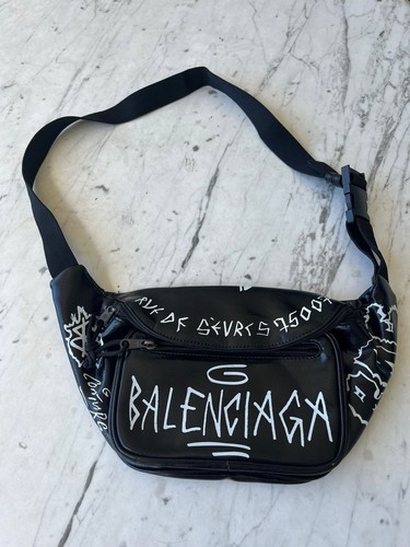 Balenciaga graffiti crossbody - balenciaga,
