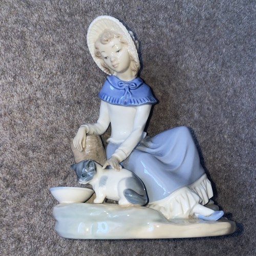 Lladro nao girl - lladro/nao, with