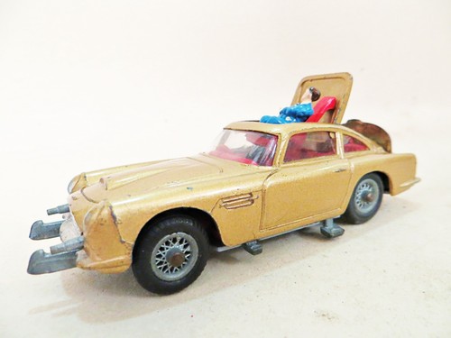 Corgi toys 261 - corgi, bond