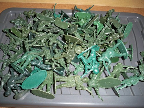 Plastic toy soldiers - plastic,