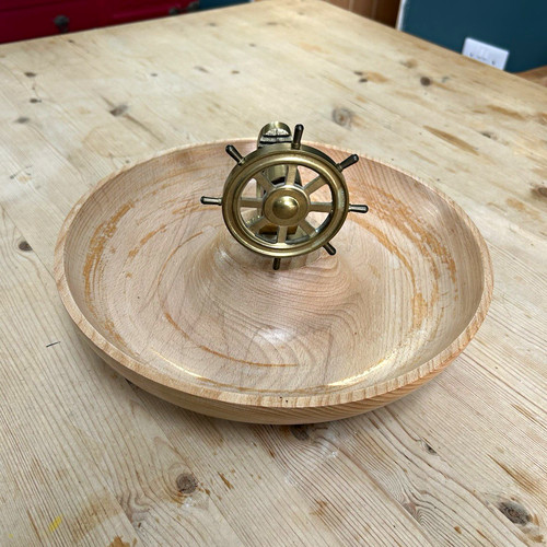 Round wooden tray with - round,