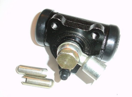 Rear wheel brake cylinder - rear,