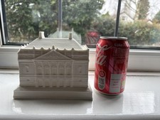 Large Queen’s Doll’s House