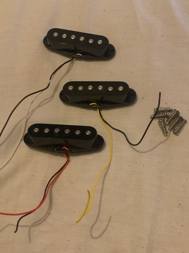Black strat stratocaster - black,