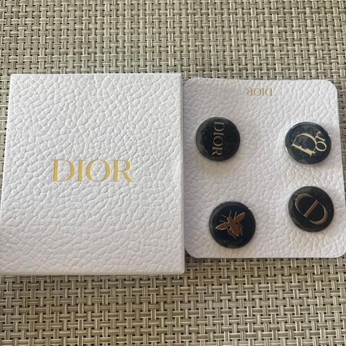 Christian dior pin badge - pin,