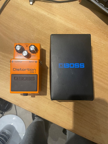 Boss distortion pedal - ds-1,
