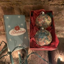 🎄Pair of Vintage Victorian Themed Baubles 🎄 Christmas Tree Decorations🎄 Boxed