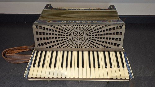 Soprani three accordion - three,
