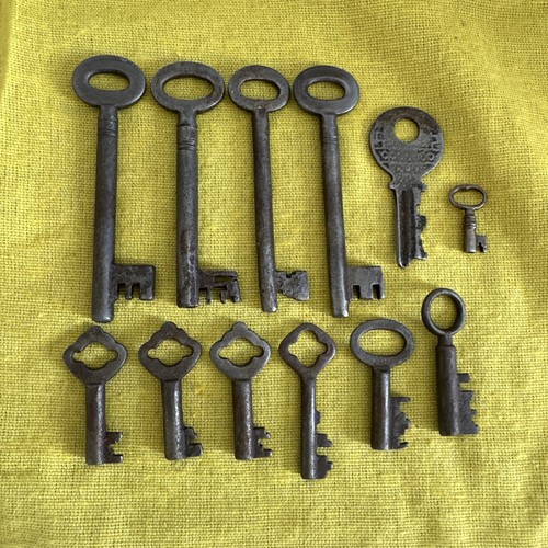 Vintage steel keys - ,