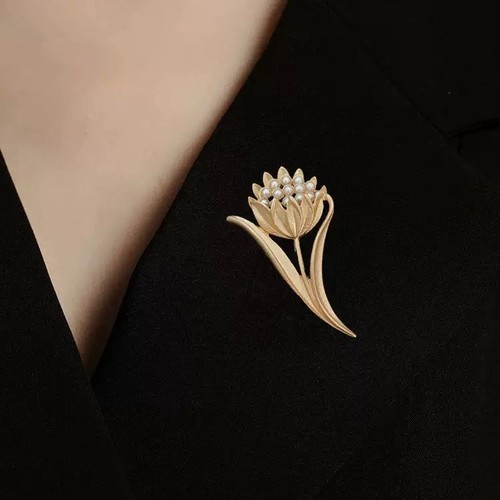 Vintage gold flower brooch - vintage,