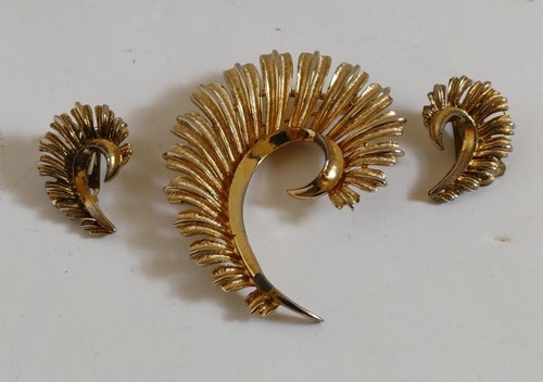 Vintage coro swirl pin - coro, brooch