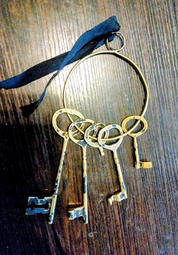 Large brass coloured - large,