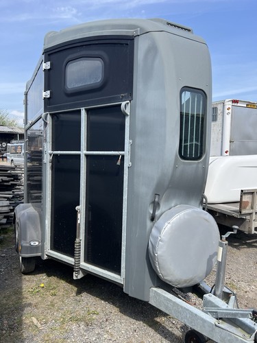 Nugent horse trailer - nugent,