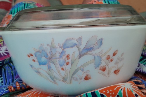 Boxed vintage pyrex 1970s blue - boxed,