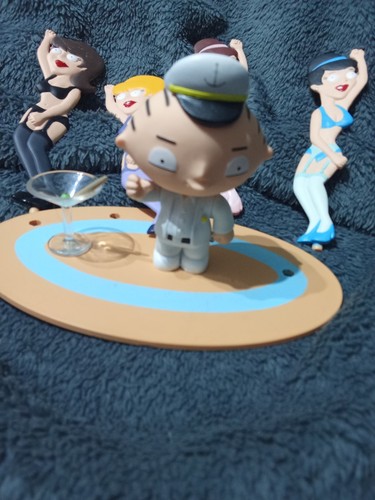 Mezco toyz family guy series - family,