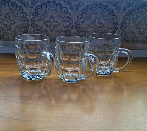 Set clear glass half pint - half,