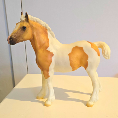 Breyer tan white - &,