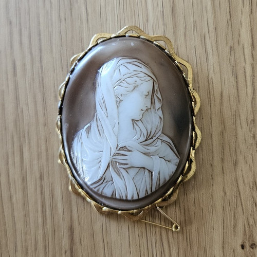 Oval cameo brooch - cameo,