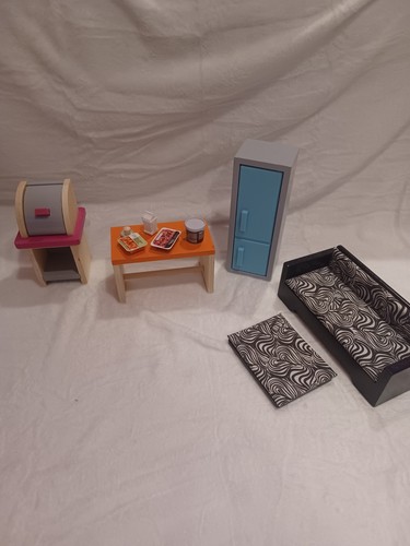 Kidkraft wooden dollhouse - wooden,