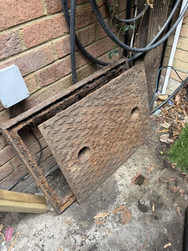 Cast iron manhole cover 656mm - iron,