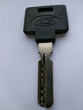 vintage car key RE pre-owned used vintage condition