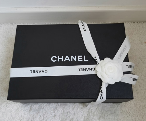 Chanel black rectangular gift - black,
