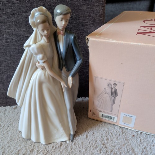 Nao lladro weeding couple - by,