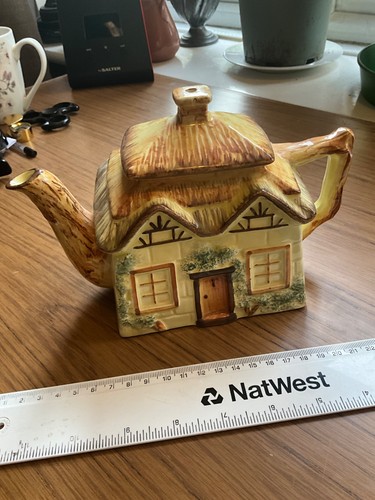Vintage keele street pottery - street,