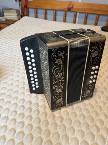 Vintage button accordion - button, /
