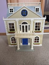 Sylvanians Grand Hotel With Some Furniture 