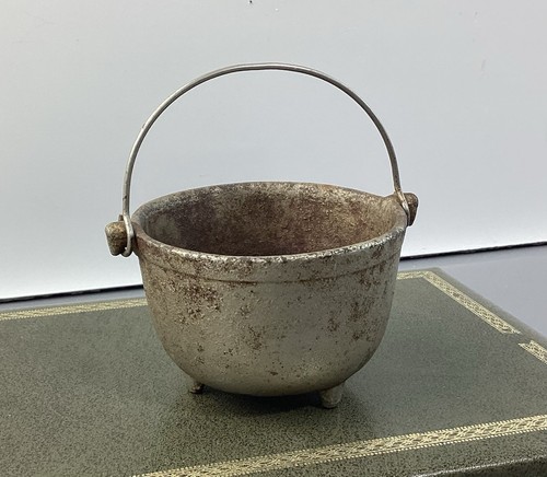 Vintage miniature cast iron - vintage,