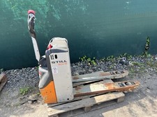 Still pedestrian pallet truck