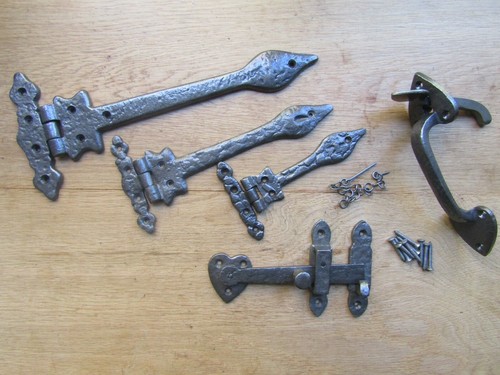 Cast iron leaf door hinges - iron,