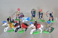 BRITAINS DEETAIL 8 x MEDIEVAL SARACENS KNIGHTS MOUNTED & on FOOT DEFENDING 6od