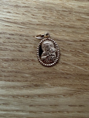 14ct gold oval madonna - (585),