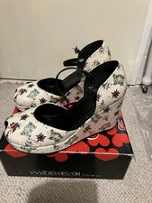 TUK Wedge Peep Toe Shoe Size 8 With Quirky Pattern