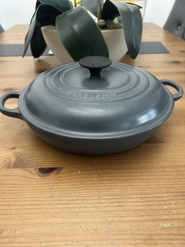Creuset cast iron - cast,