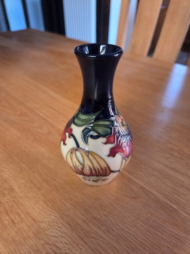 Moorcroft anna lily pattern - anna,