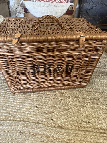 Vintage wicker picnic basket - picnic,