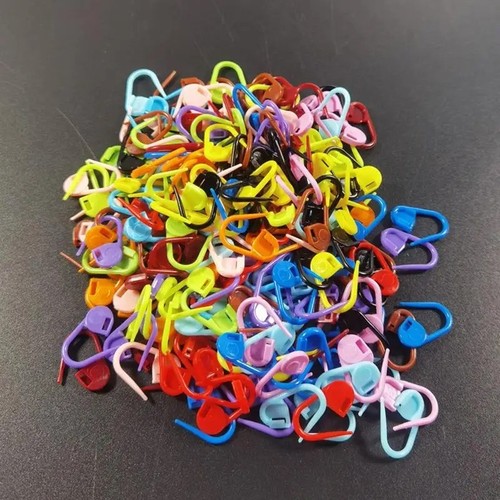 Locking stitch markers for - locking,