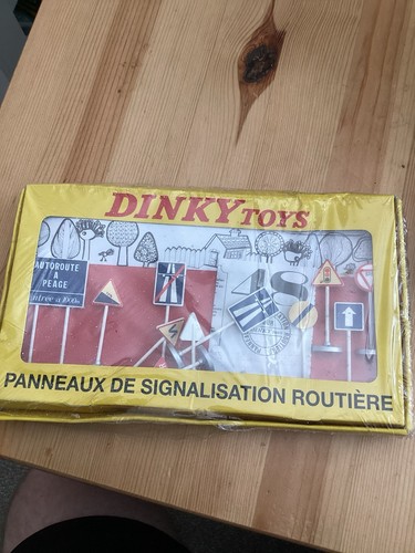 Dinky toys road signs - dinky,