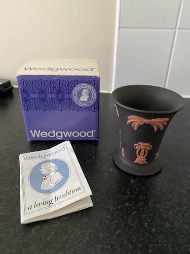 Wedgwood black and terracotta - black,