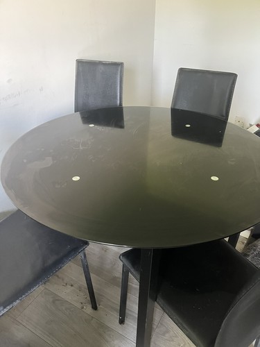 Round table and chair - round,
