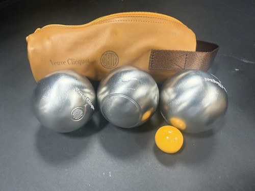 Veuve clicquot champagne - veuve,
