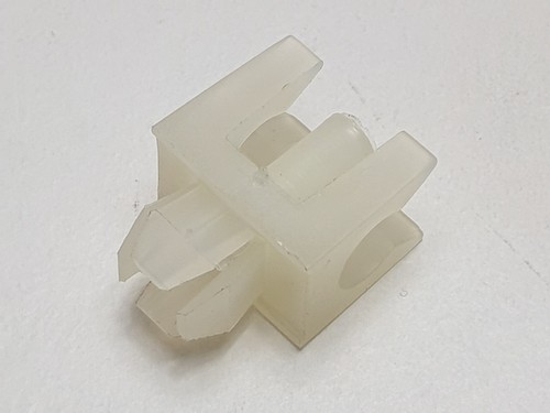 Bonnet stay clip ford - bonnet,